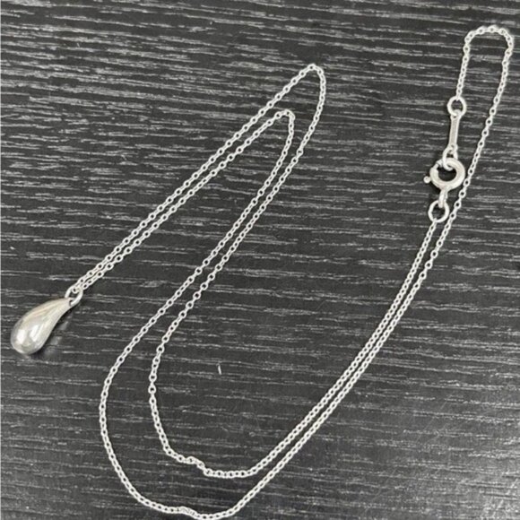 Tiffany & Co. 925 Silver Teardrop Necklace - 💯% Authentic & Excellent Condition - Picture 4 of 7